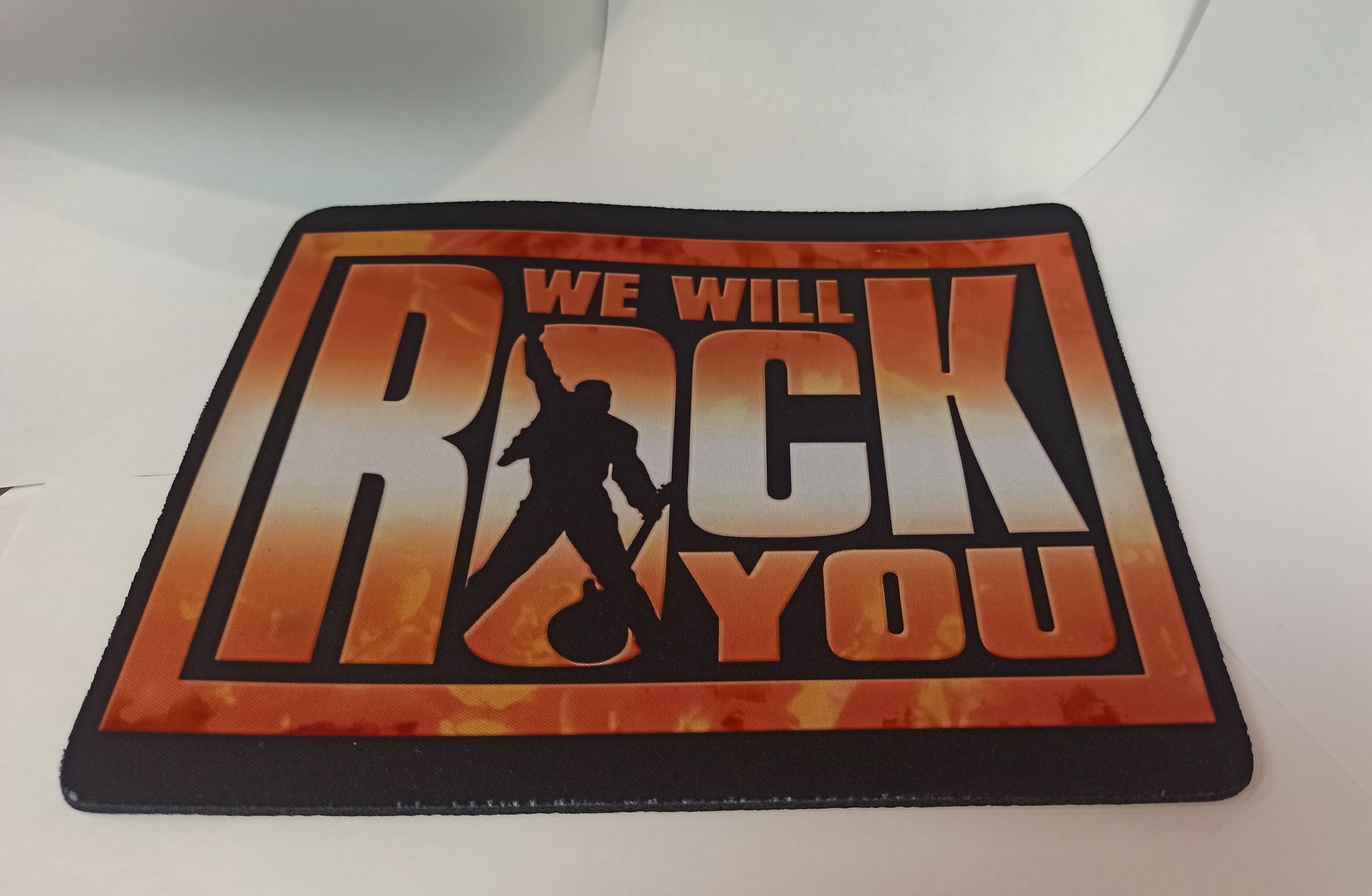 Детальная картинка товара Коврик для мыши "We Will Rock You" мюзикл в магазине Музыкальная Тема